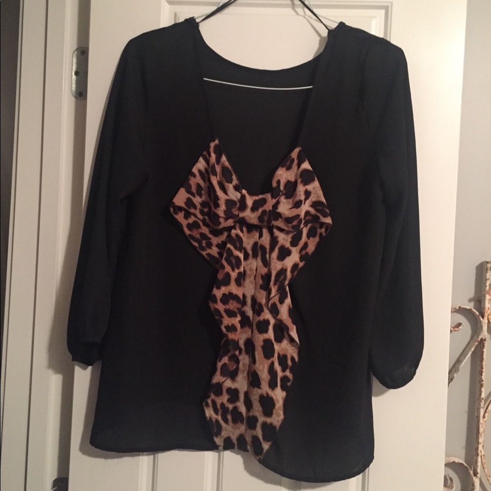 Black blouse with leopard bow on the back